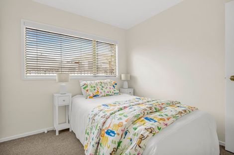 Photo of property in 2/267 Glenfield Road, Hillcrest, Auckland, 0627