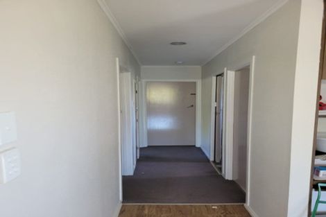 Photo of property in 21 Dundale Avenue, Blockhouse Bay, Auckland, 0600