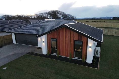 Photo of property in 8 Oakleigh Street, Woodend, 7610