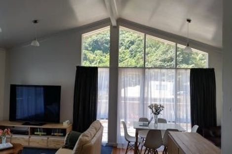 Photo of property in 19 Holmes Grove, Naenae, Lower Hutt, 5011