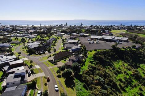 Photo of property in 39 Browns Drive, Waihi Beach, 3611