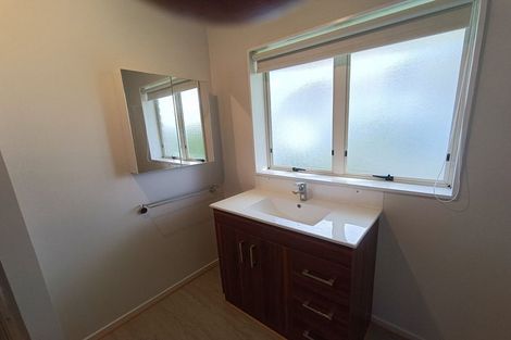 Photo of property in 1 Jay Court, Botany Downs, Auckland, 2010