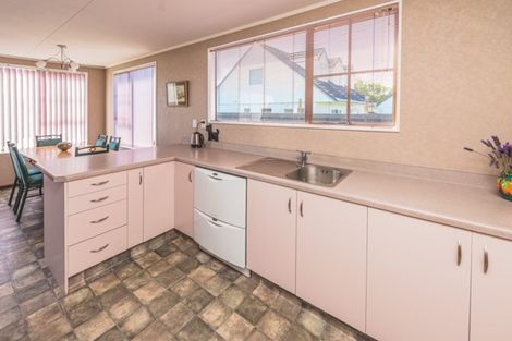 Photo of property in 16 Akepiro Place, Tawhero, Whanganui, 4501