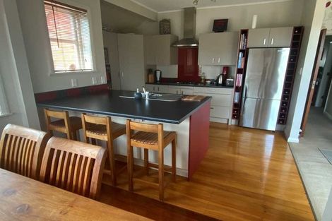 Photo of property in 2/10 Neil Avenue, Te Atatu Peninsula, Auckland, 0610