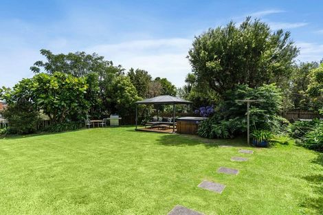 Photo of property in 5 Higham Ferrers Place, Red Beach, 0932