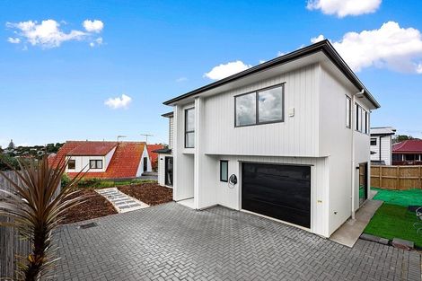 Photo of property in 25a Athena Drive, Totara Vale, Auckland, 0629