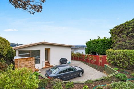 Photo of property in 320 Cannon Hill Crescent, Mount Pleasant, Christchurch, 8081