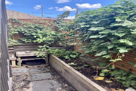 Photo of property in 4/2 Brandon Road, Glen Eden, Auckland, 0602