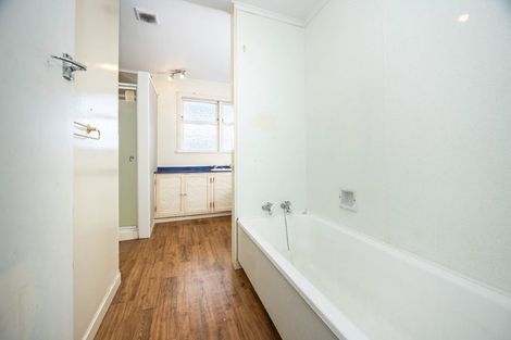 Photo of property in 16 Thornton Place, Melville, Hamilton, 3206