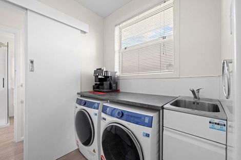 Photo of property in 15 Waratah Street, Avondale, Christchurch, 8061