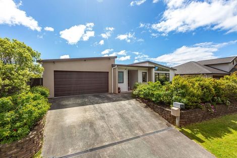 Photo of property in 98 Navigation Drive, Whitby, Porirua, 5024