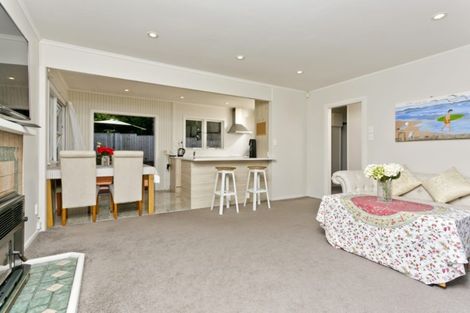 Photo of property in 33 Diana Drive, Glenfield, Auckland, 0627