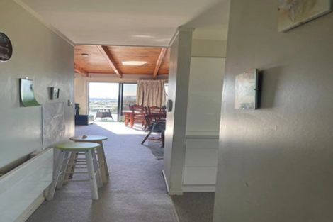 Photo of property in 2/191 Glenfield Road, Hillcrest, Auckland, 0627