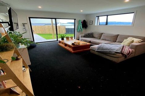 Photo of property in 11 Havana Rise, Grenada Village, Wellington, 6037