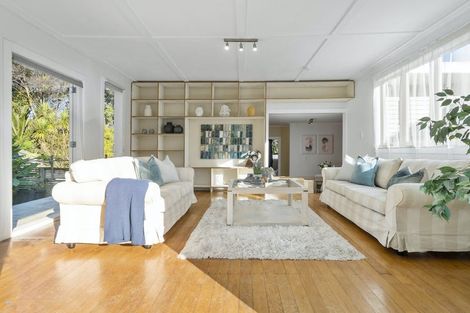 Photo of property in 14 Atkinson Road, Titirangi, Auckland, 0604