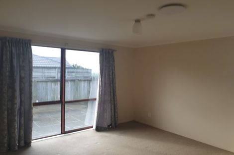 Photo of property in 37 Mcewen Crescent, Riverstone Terraces, Upper Hutt, 5018