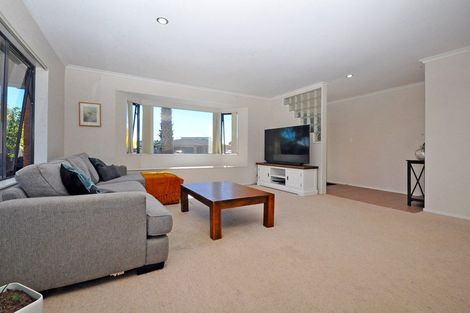 Photo of property in 6 Lothian Brae, Wattle Downs, Auckland, 2103