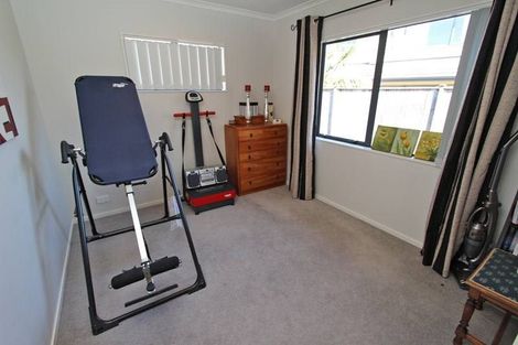 Photo of property in 12 Bellshill Close, Wattle Downs, Auckland, 2103
