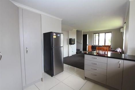 Photo of property in 2 Old Farm Road, Hamilton East, Hamilton, 3216