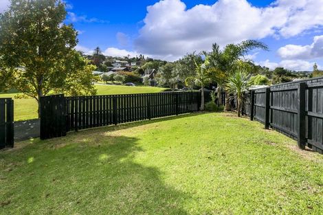 Photo of property in 1/14 Greenvalley Rise, Glenfield, Auckland, 0629