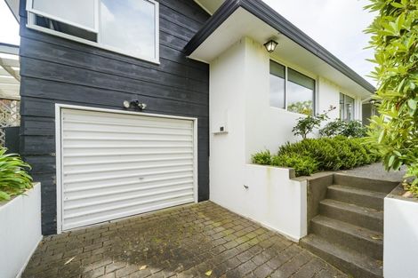 Photo of property in 4 Redwood Grove, Hokowhitu, Palmerston North, 4410