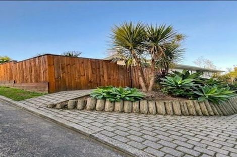 Photo of property in 11a De Val Drive, Titirangi, Auckland, 0604