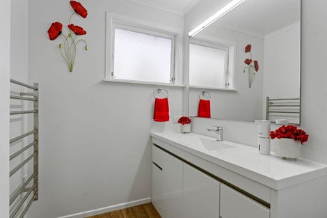 Photo of property in 34 Blakeborough Drive, Forrest Hill, Auckland, 0620