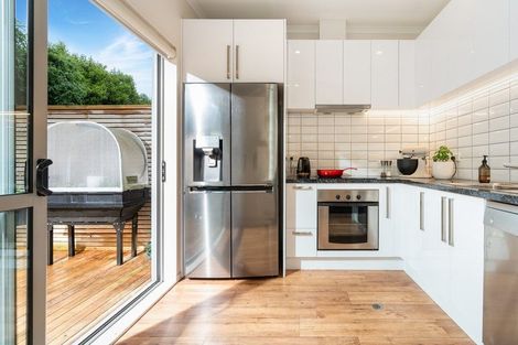 Photo of property in 2/123 The Parade, Island Bay, Wellington, 6023