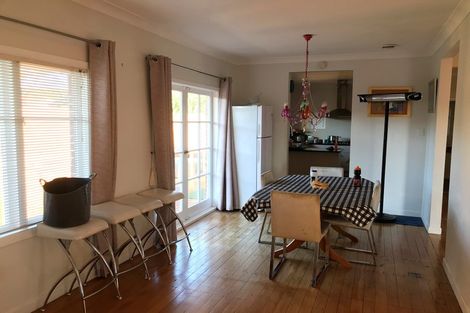 Photo of property in 28 Coles Crescent, Papakura, 2110