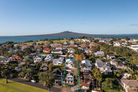 Photo of property in 54 Wairoa Road, Narrow Neck, Auckland, 0624