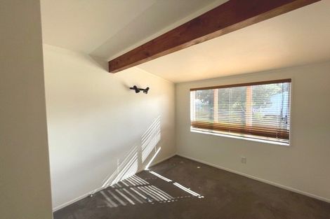 Photo of property in 1 Gosford Drive, Botany Downs, Auckland, 2010