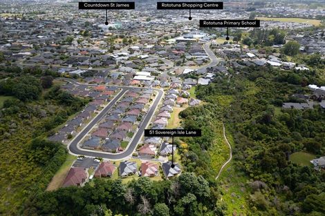 Photo of property in 51 Sovereign Isle Lane, Rototuna, Hamilton, 3210