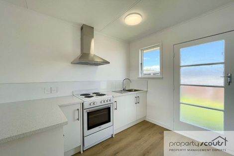 Photo of property in 4 Simons Street, Moturoa, New Plymouth, 4310
