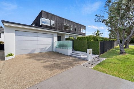 Photo of property in 52 Walton Street, Red Beach, 0932