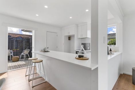 Photo of property in 1/55 Northcote Road, Hillcrest, Auckland, 0627