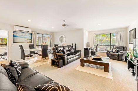 Photo of property in 14 Monkton Close, Greenhithe, Auckland, 0632