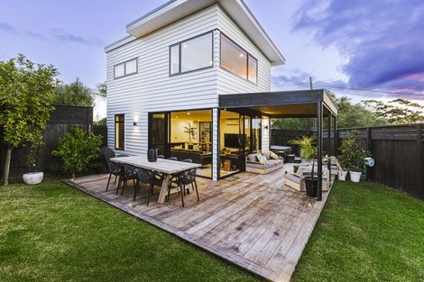 Photo of property in 15c Helga Crescent, Te Atatu Peninsula, Auckland, 0610