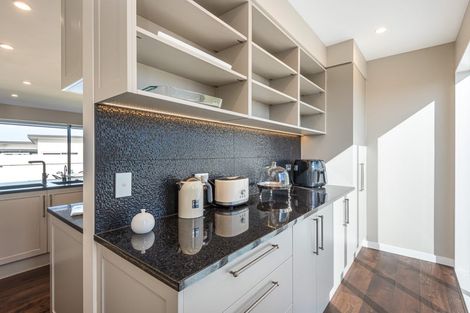 Photo of property in 2 Inverness Lane, Redcliffs, Christchurch, 8081