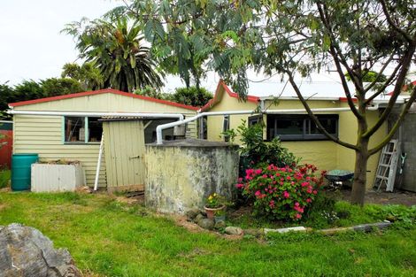 Photo of property in 13 Beach Street, Tangimoana, 4822