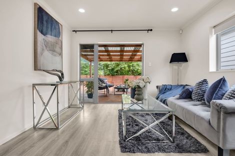 Photo of property in 10 Tribute Loop, Takanini, 2112