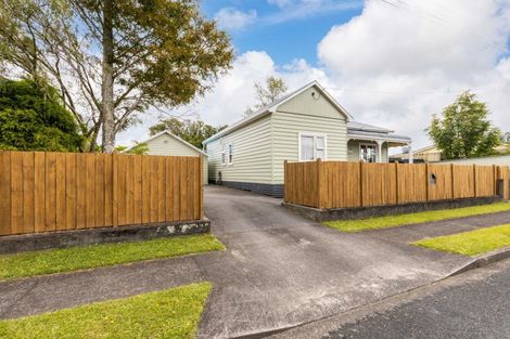 Photo of property in 22 Cutfield Street, Inglewood, 4330