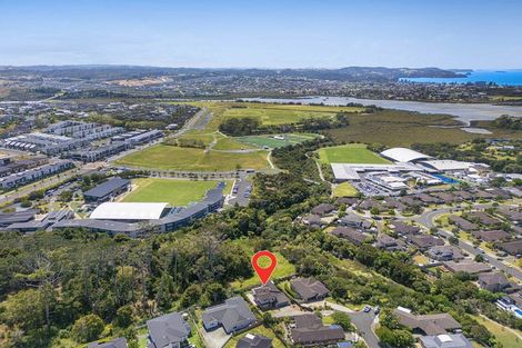 Photo of property in 7 Kingtide Place, Red Beach, 0932