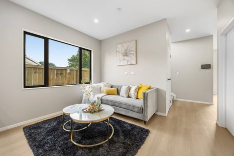 Photo of property in 60c Hutchinsons Road, Bucklands Beach, Auckland, 2014
