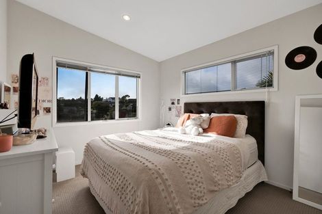 Photo of property in 10 Caledonia Place, Highlands Park, New Plymouth, 4312