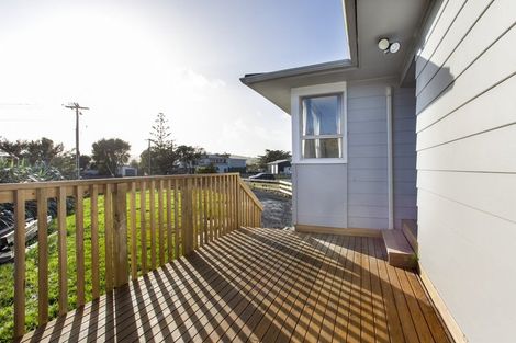 Photo of property in 42a Parakai Avenue, Parakai, 0830