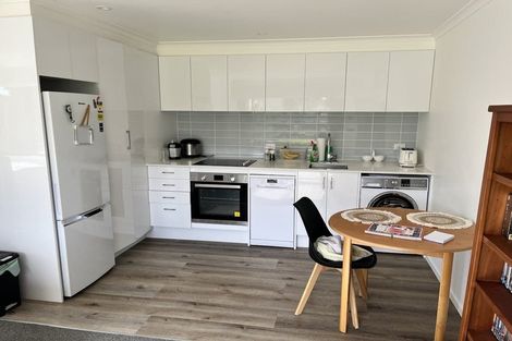 Photo of property in 132 Colwill Road, Massey, Auckland, 0614