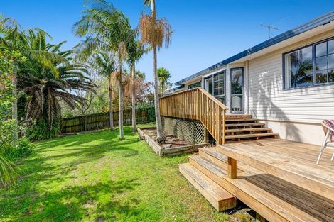 Photo of property in 2/20 Greta Place, Stanmore Bay, Whangaparaoa, 0932