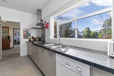 Photo of property in 2 Roberts Avenue, Belmont, Auckland, 0622