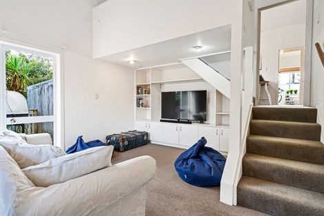 Photo of property in 2/17 Tobruk Crescent, Milford, Auckland, 0620