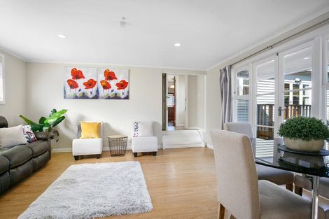 Photo of property in 52 Williams Street, Cambridge, 3434